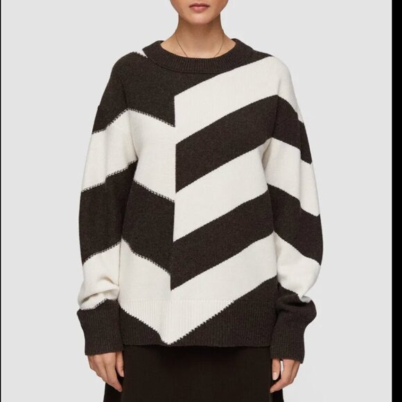 Joseph Sweaters - Joseph Women's Chevron White and Brown Crew Neck Sweater Size Large